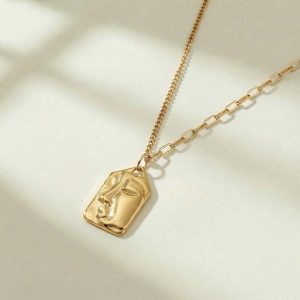 Figùre Necklace
